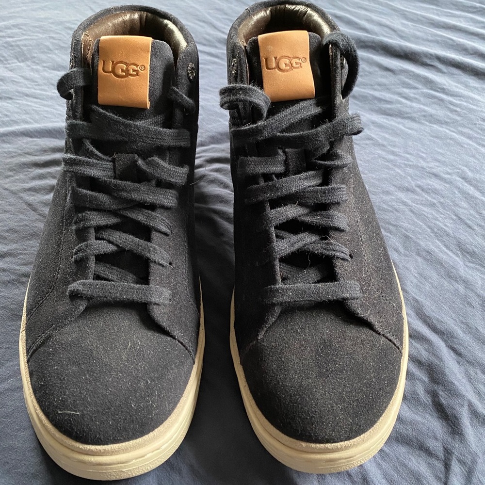 Size 7.5 men’s ugg sneakers new condition